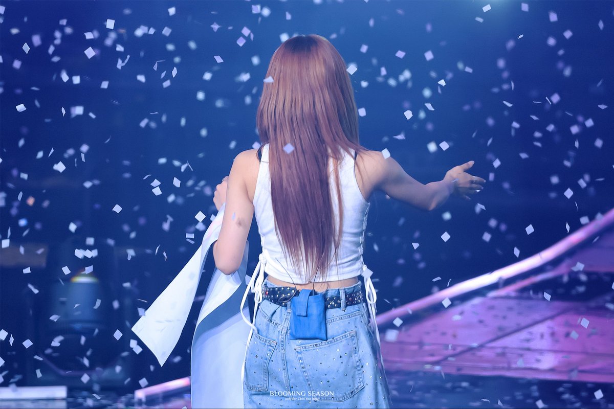 BloomingS_yj's tweet photo. 260531 LOOP Day3

#최유정 #CHOIYOOJUNG
#IOI #아이오아이 #LOOP https://t.co/daAATXQunh
