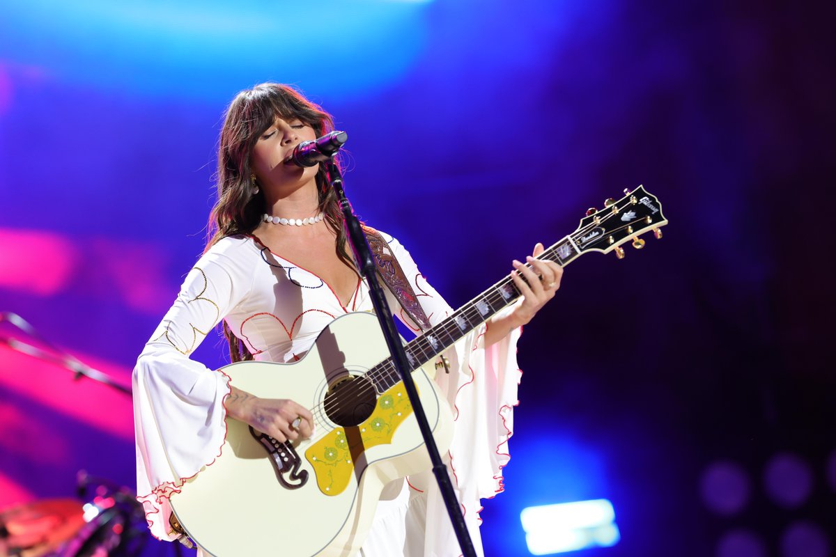 ABCNetwork's tweet photo. Night #1 and we're just getting started! Don’t miss #CMAfest presented by @sofi, June 25 on ABC and next day on Hulu! https://t.co/HQQ6ka4lQU