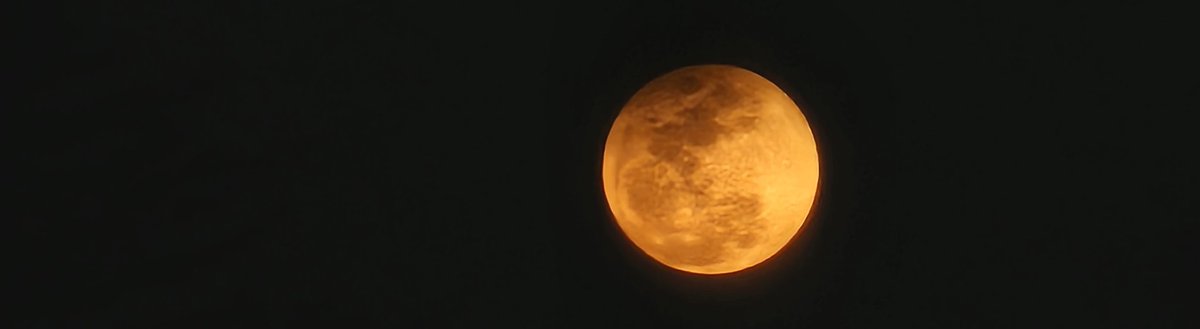 moondailys's tweet photo. To be loved, like the moon https://t.co/mmtP3igLKw