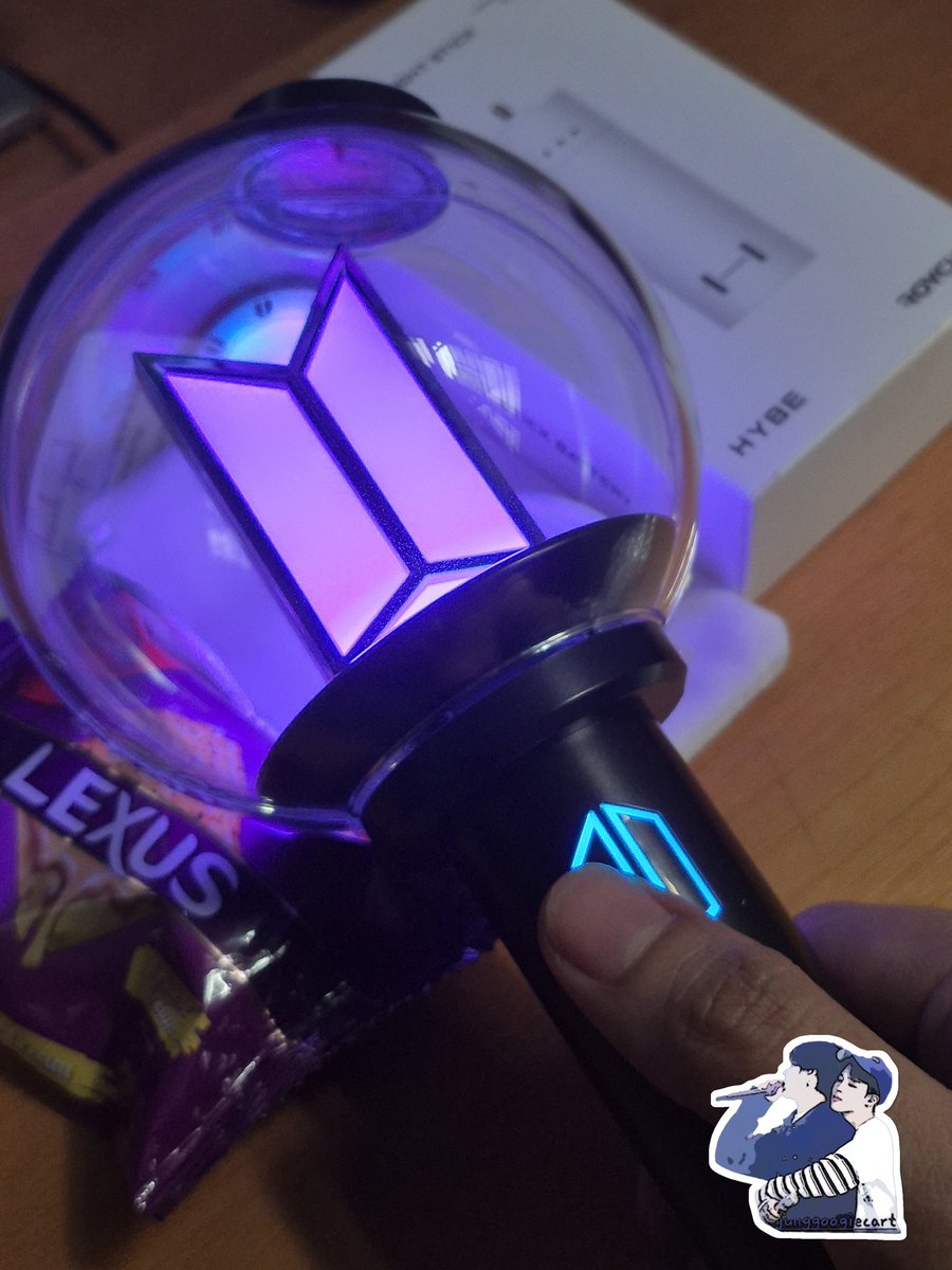 junggoogiecart's tweet photo. Hybe LS Battery arrived today. Thank you so much @merchmallowsph 🥰🥰 Concert ticket na lang kulang ✨️✨️✨️✨️

#MeMaPHFEEDBACK https://t.co/FhSwFu00mY