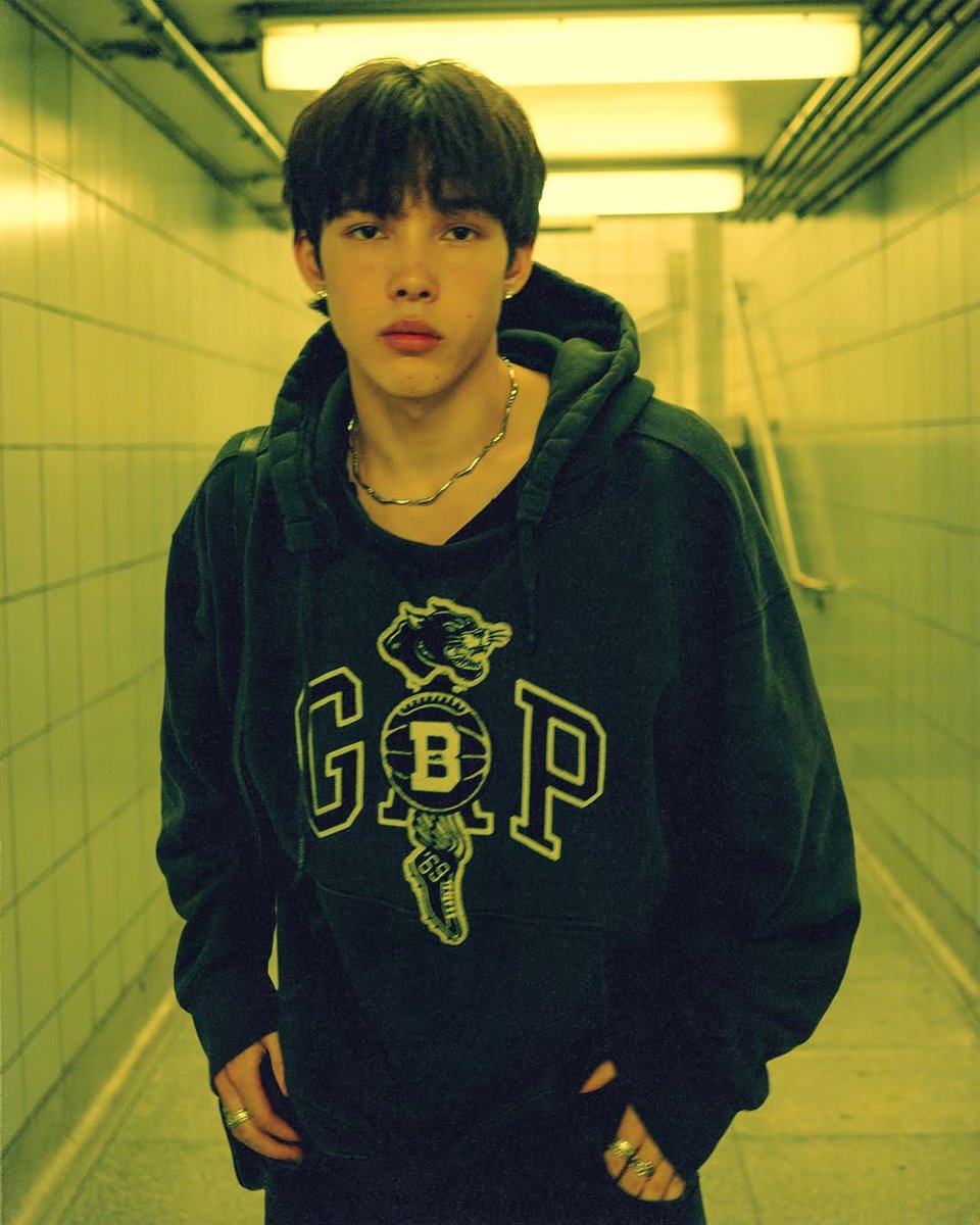 Andrsn_0817's tweet photo. 250818 scotty.tsunami ig upd

we stay in transit 🔁

spent sum time running thru the train station w/ @.and6rsontaylor in toronto. was super fun editing these
(01/04)

#anderson  #앤더슨 #6ndrsn #wayfboys #wayf https://t.co/7fA1ajWtID