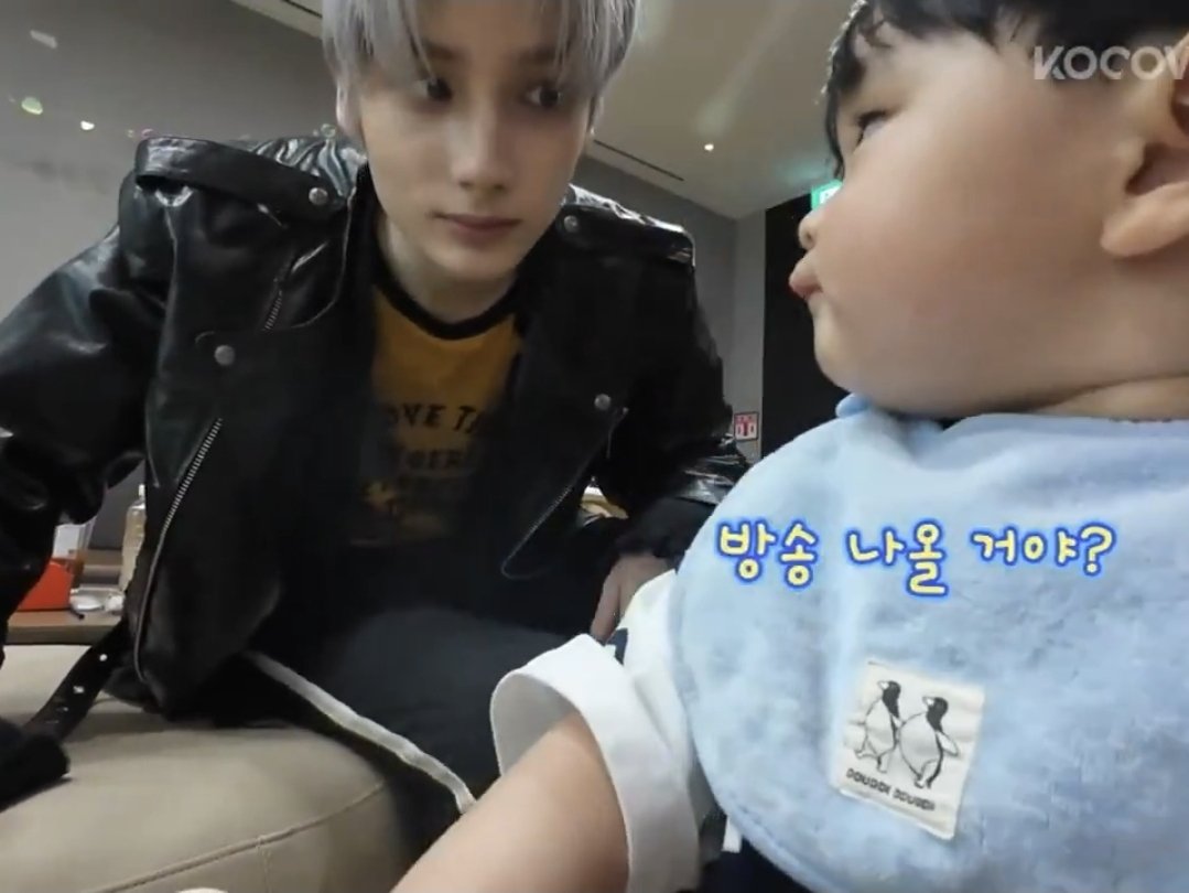 ningarms's tweet photo. They always look at each other like they're doing a telepathy lol https://t.co/9tc1KuKE4R