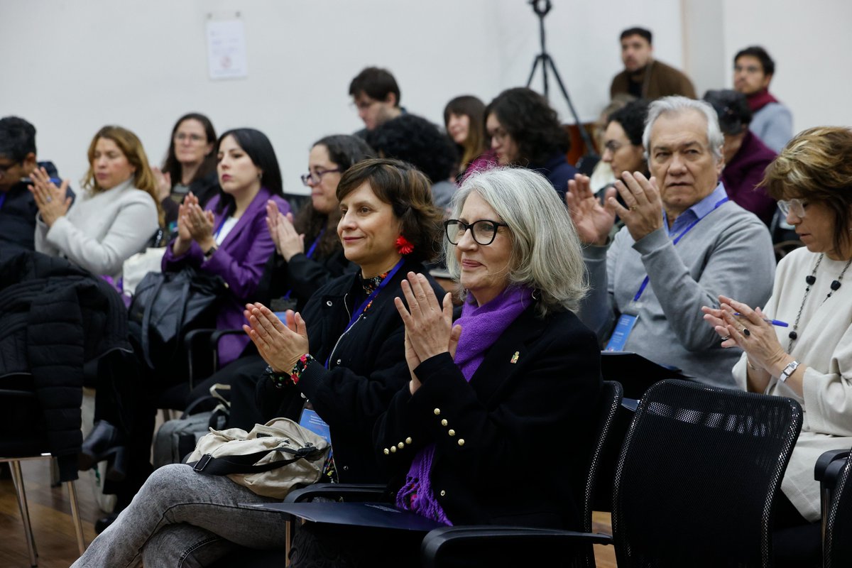 librosunam's tweet photo. 📚 En el Seminario Internacional "Desafíos de la Edición Universitaria en Instituciones Públicas", una colaboración de @uchile y la @UNAM_MX, especialistas, editoras y editores reflexionan sobre la profesionalización del sector, la circulación internacional del conocimiento, las ferias especializadas y la construcción de catálogos editoriales universitarios. Te compartimos algunos momentos de este encuentro📷 y te invitamos a ver la transmisión de las mesas en:👉🔗 https://t.co/dF4HcNorCO