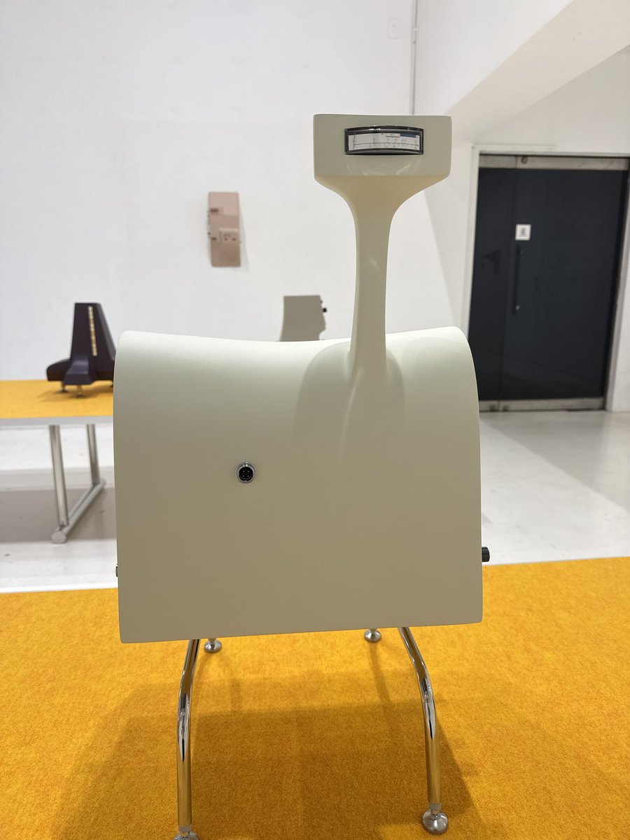 mochiunagi's tweet photo. CALM &amp; PUNK GALLERYで小林椋 「U魚」を見てきた。機械ってのは必ず目的と機能があるものだが、これらの機械にはどちらも存在しそうにない。形態があるのみ。目的を失った機械に残されているのは芸術性だけだ。 https://t.co/NslCqxoIvM