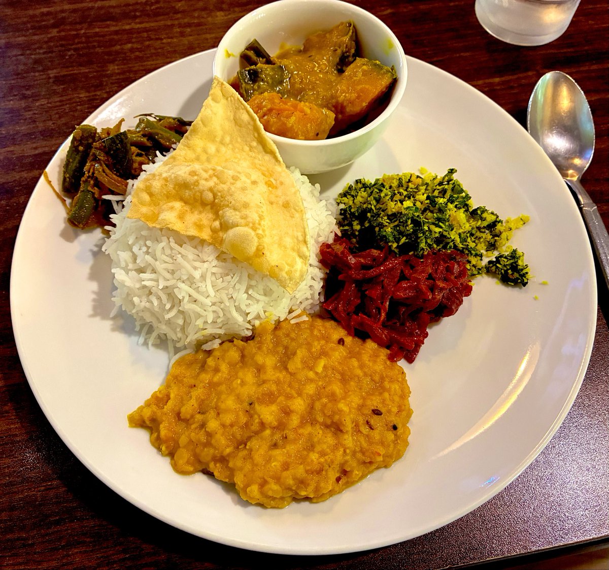 tedy1656's tweet photo. 今日のランチ
スリランカカレー（野菜）
米がフワフワで驚いた。
かぼちゃと豆とインゲン以外よくわからないが大変美味しかった https://t.co/XQr18e3rjH