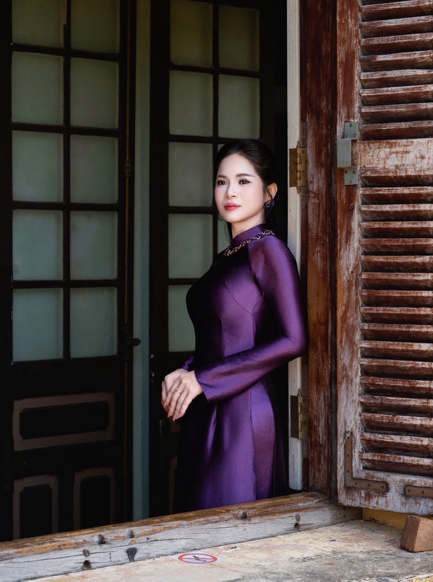gaidepshowbiz's tweet photo. Áo dài truyền thống của phụ nữ Việt Nam đẹp và sang https://t.co/v4sPM8XL0Y