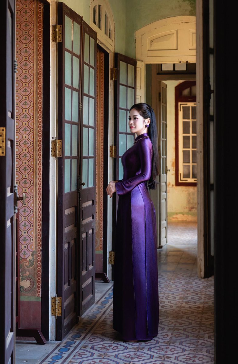 gaidepshowbiz's tweet photo. Áo dài truyền thống của phụ nữ Việt Nam đẹp và sang https://t.co/v4sPM8XL0Y