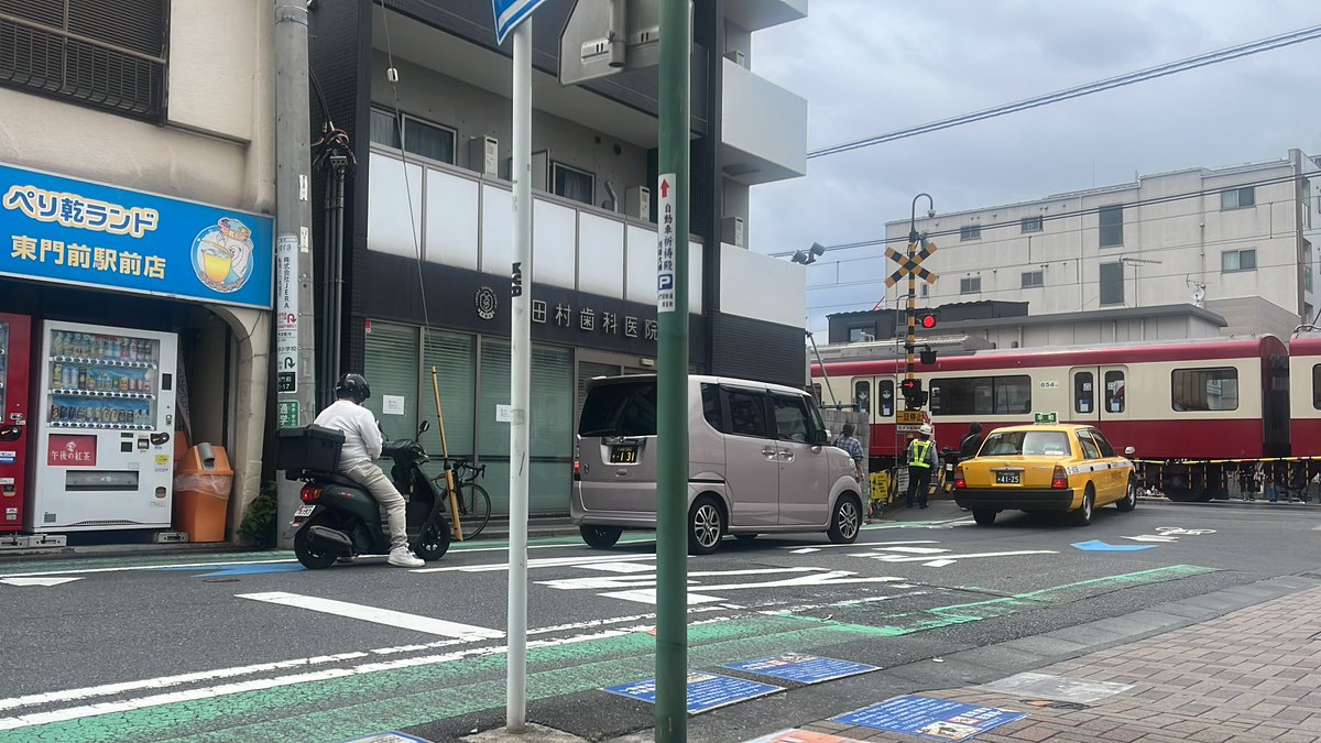 hands0190's tweet photo. 現場に13時待ち合わせ
到着したから元請けに連絡
13時にこっち出るからと返答
今から出るなら30分位来ないよね
でんぐり返りそうになったよ https://t.co/aGPy9a14a8