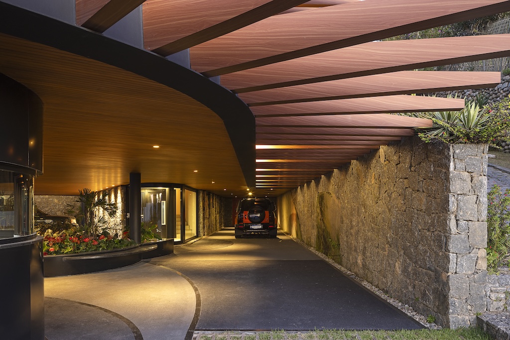 AmazingArchi's tweet photo. A Nave, Rio de Janeiro, Brazil by Mareines Arquitetura
Read more: https://t.co/MYxCiPGv2w
Photography: Leonardo Finotti

#architecture #house #fashion #decor #diy #homedecor #amazingarchitecture #interiordesign #contemporaryhome #modern #residence #designer https://t.co/EBmiqOkfHj
