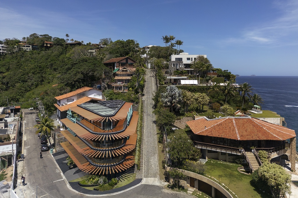 AmazingArchi's tweet photo. A Nave, Rio de Janeiro, Brazil by Mareines Arquitetura
Read more: https://t.co/MYxCiPGv2w
Photography: Leonardo Finotti

#architecture #house #fashion #decor #diy #homedecor #amazingarchitecture #interiordesign #contemporaryhome #modern #residence #designer https://t.co/EBmiqOkfHj