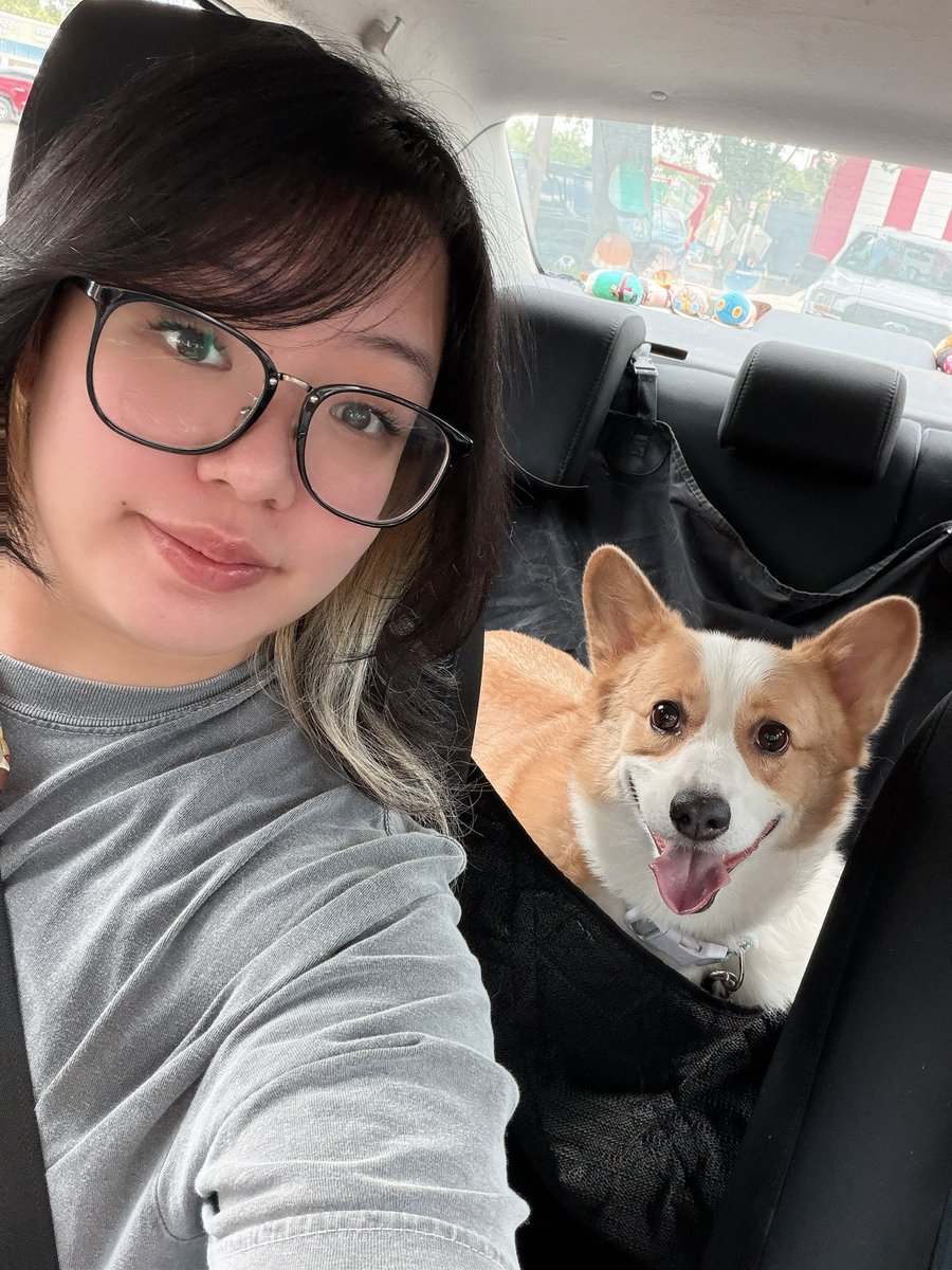 aznproblemscos's tweet photo. Why does my dog look photoshopped in this pic 😭 https://t.co/kf58VmXvHs