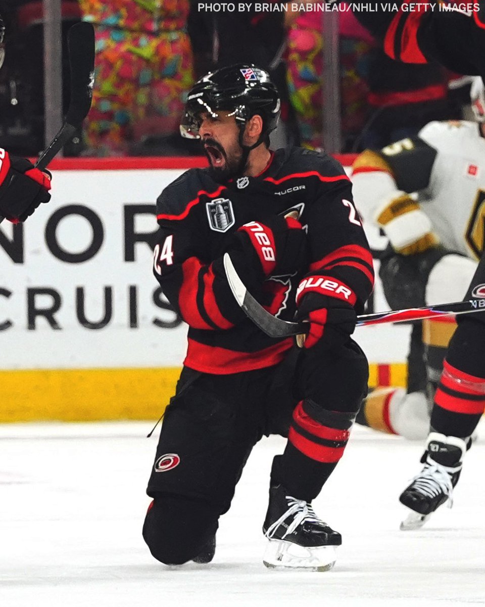 ESPNInsights's tweet photo. The Hurricanes' 13th postseason win this year is tied for the most wins by any team in their first 15 games to begin a postseason, along with the 2022 Avalanche, 2012 Kings, 1988 Oilers, 1987 Oilers and 1981 Islanders.

All 5 previous teams won the Stanley Cup Final 👀 https://t.co/SkXICrGAaG
