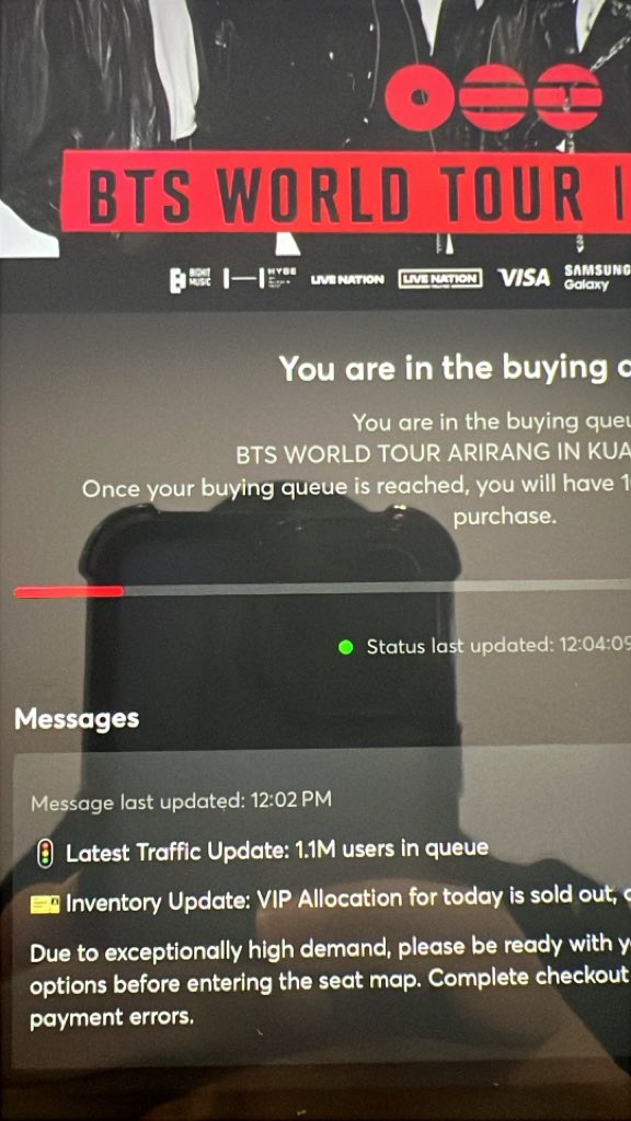 vnckkkk's tweet photo. apaa yg slowww sgt niii 🐌🐌🐌🐌 dapat cat10 pon jadi laaaaaa tolonglaaa ehh  #BTSinKL https://t.co/8wfACcXvIQ