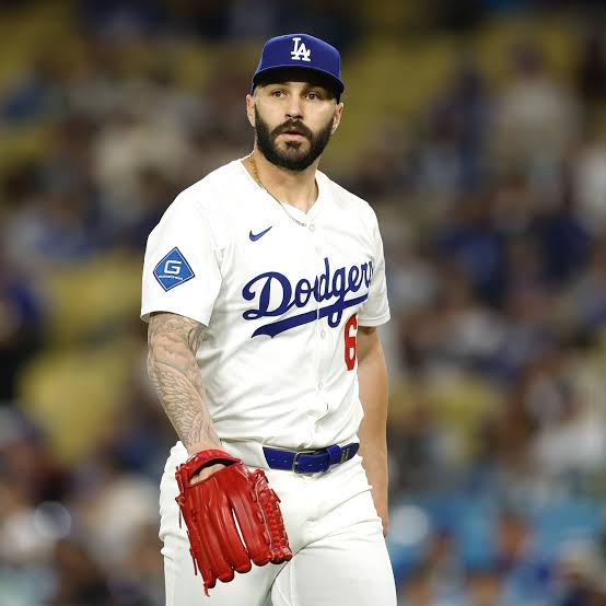 JSylva9's tweet photo. Tanner Scott back to his old 2025  ways.  He loves to give away games with juicy homerun pitches.

#Dodgers #LetsGoDodgers https://t.co/kj9R3vzRNe