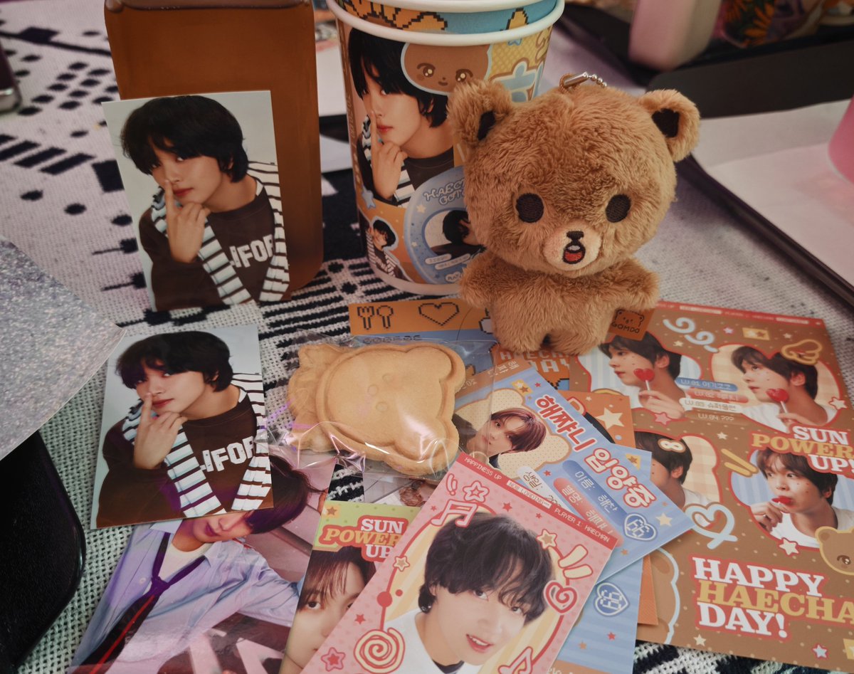 jwidori's tweet photo. @dream_cloudh @tone_manner077 
super cute cafe for early haechan celebrations 𐔌՞ ܸ.ˬ.ܸ՞𐦯

#HAPPY_HAECHAN_DAY #쪼꼬곰해찬키우기 https://t.co/pqqvfSZFQ9