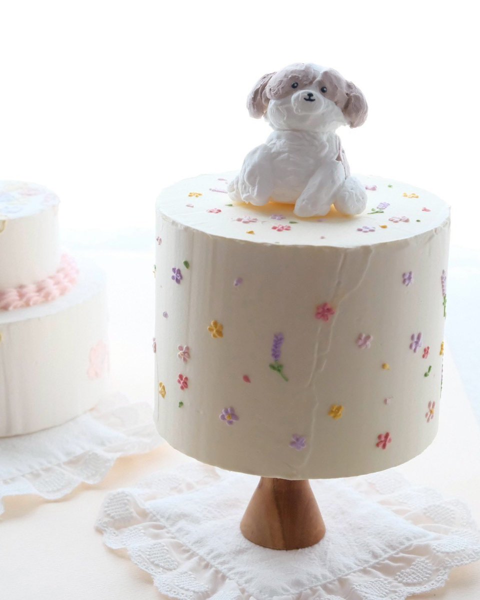 marcle_cake's tweet photo. ディスプレイケーキの展示会まであと2週間！出展する皆様の作品が可愛すぎるのでぜひ実物見に来てほしい♡ https://t.co/FLuXeKkUxa