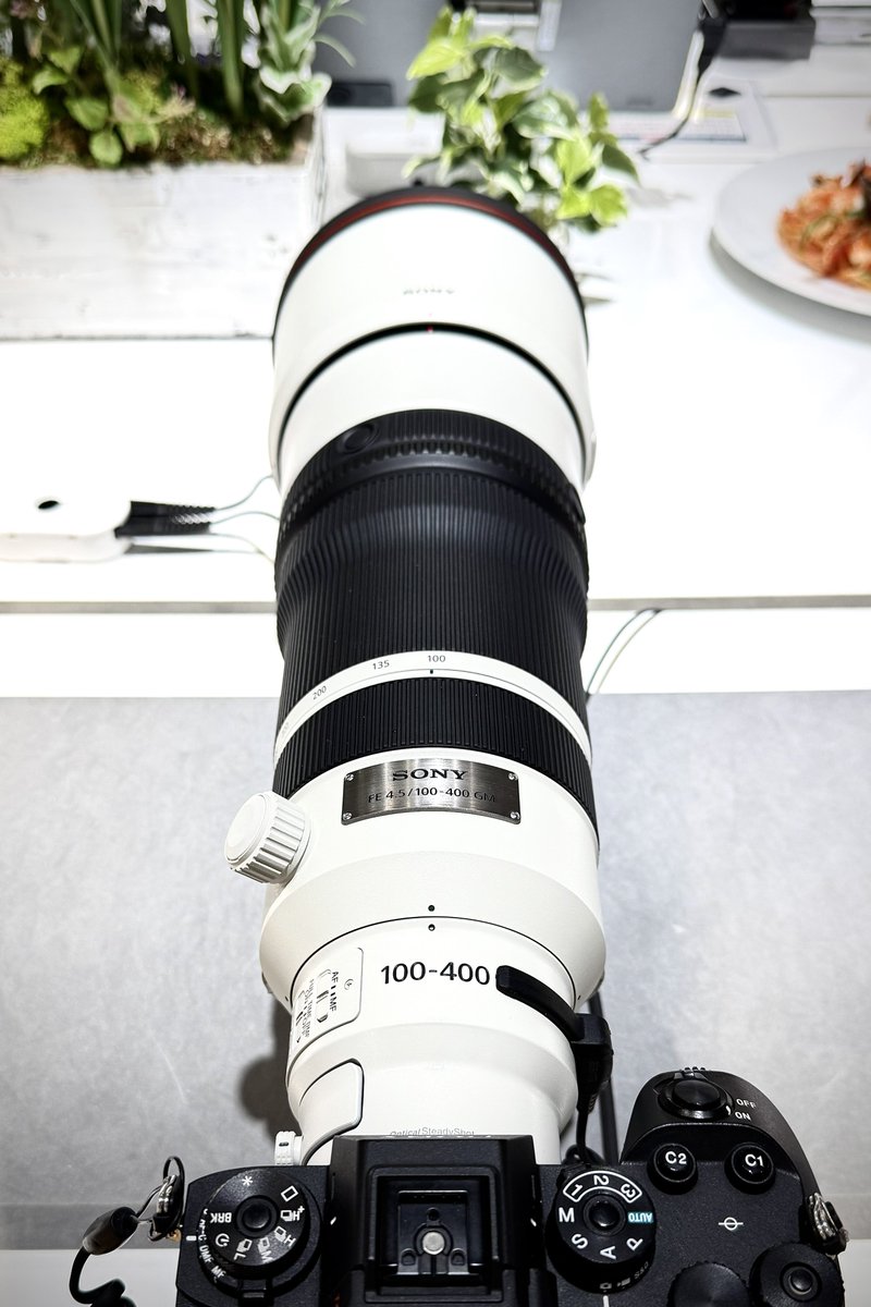 DoiChan40's tweet photo. New Lens！✨

100-400購入完了！
早く写真撮りたい！

それにしても箱がデカすぎる笑
レオくんありがとうございました。

#SONY #α https://t.co/gMaW0keKhk