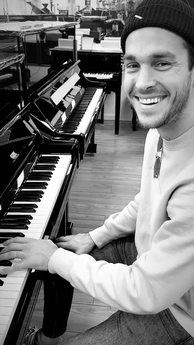 x__drummer's tweet photo. FELIZ CUMPLEAÑOS, AMOR MÍO @xWhateverWillBe 💜
Nuestra vida sólo es plena porque te tenemos a ti, el mejor padre y compañero que alguien podría tener.
Te amamos más que a nada en este mundo, y somos afortunados al ser parte de tu corazón. 
Que seas siempre dichoso y que nunca >> https://t.co/f5p0W3qkEi