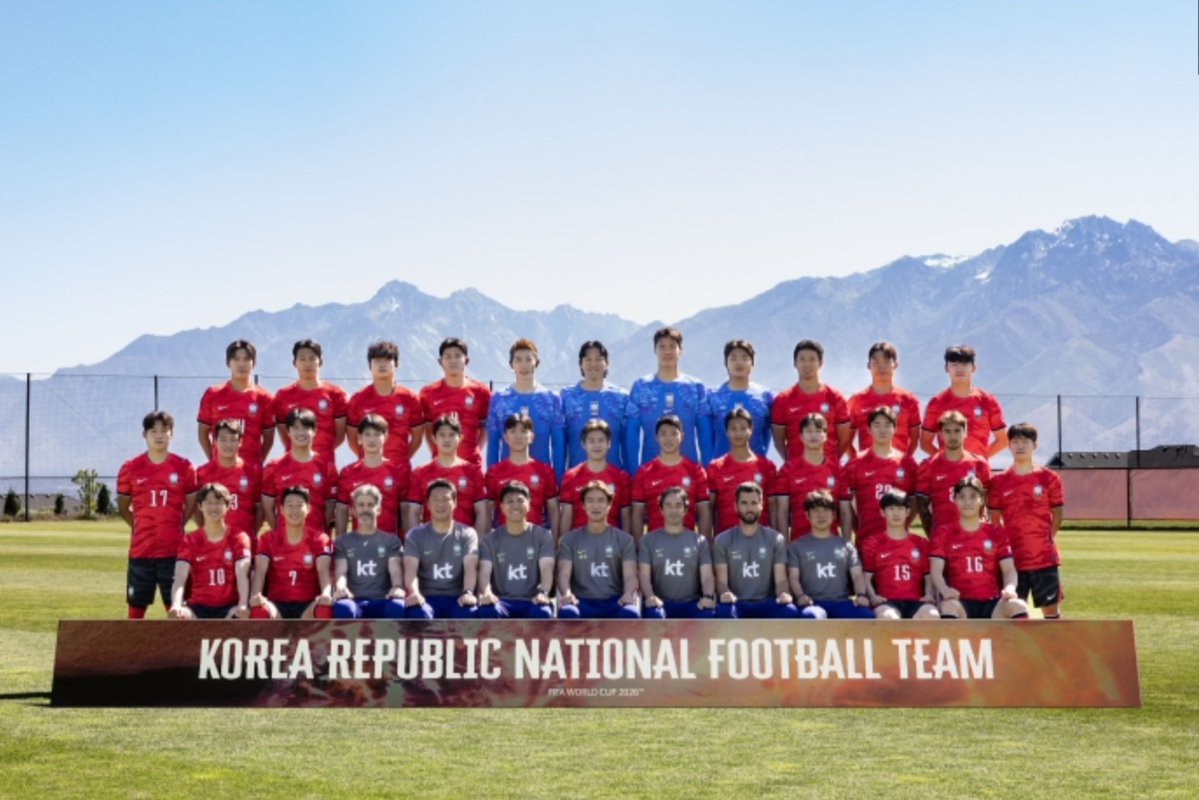 sson_way's tweet photo. 2026 북중미 월드컵 대한민국 최종 엔트리 단체사진
ㅎㅇㅌ ㅎㅇㅌ🇰🇷❤️ https://t.co/jGTuPdM8og