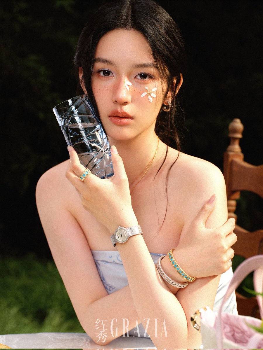 Lou_Anne0404's tweet photo. these looks of Yezi
such a beauty 😍

#ZhouYe https://t.co/TxbNTgjqcS