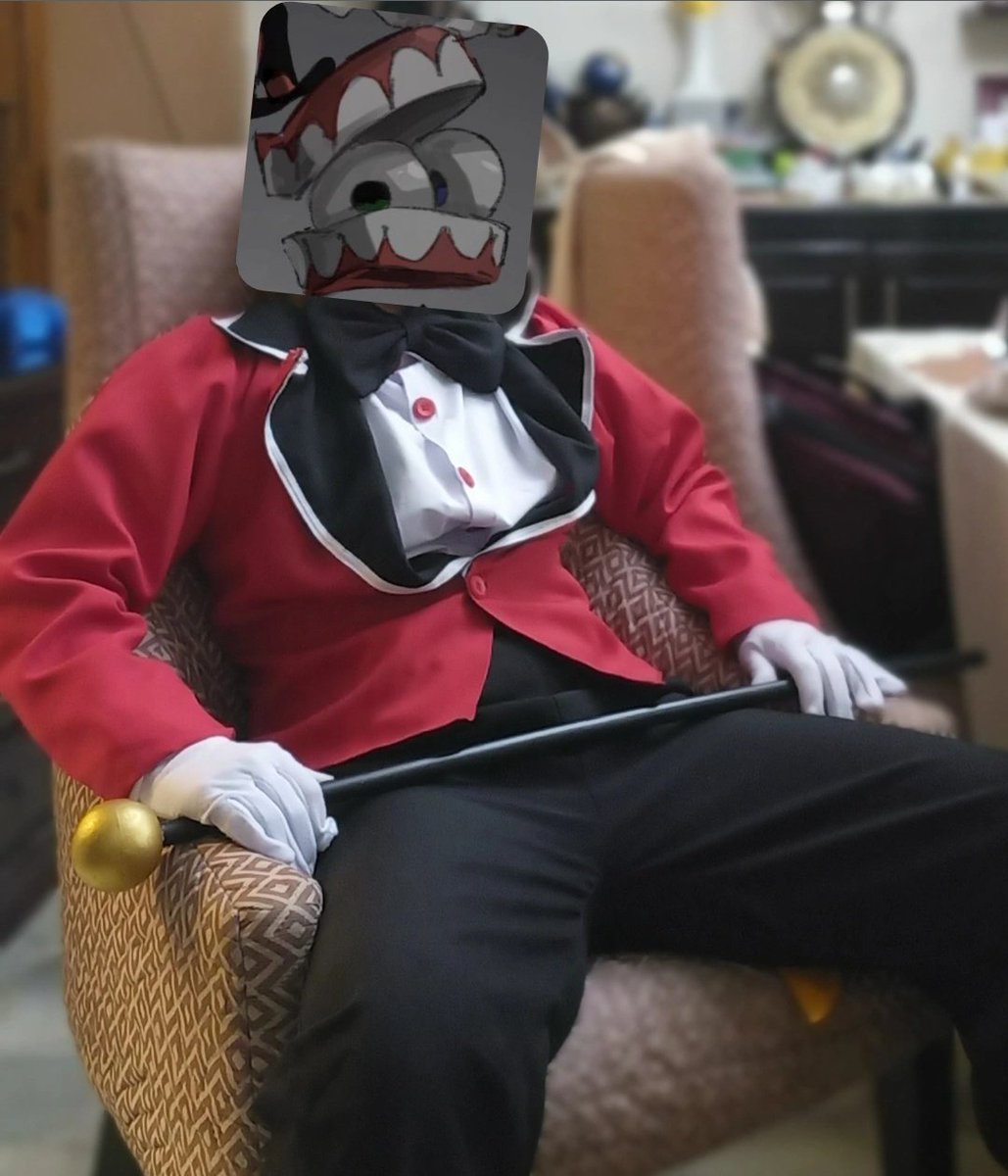 Luniiixb's tweet photo. Holi hoy fui a ver la peli de tadc con mi cosplay de Caine :D
#tadc https://t.co/HPsxzAqHHV