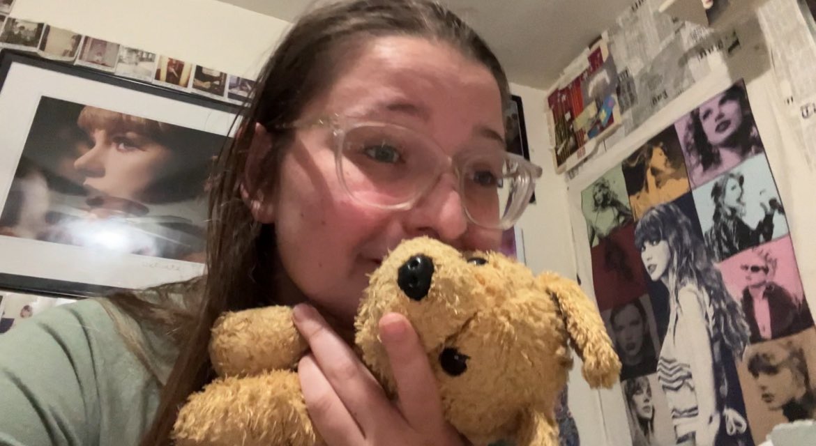 this1smetrying's tweet photo. @taylornation13 @Pixar @toystory @taylorswift13 this song feels like childhood and genuinely made me want to hold onto my childhood stuffed animal while hearing it #IKnewItIKnewYou https://t.co/A5749d6u3J