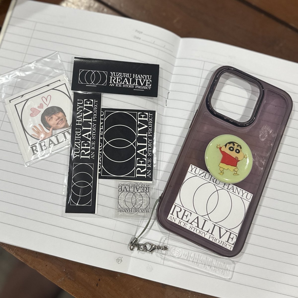 icymilo's tweet photo. Got my sticker today. Ngl before the merch was even announced I printed the logo and put slip it in my phone case. I was that desperate for a sticker 😆

The cute sticker is from a fanyu friend 💕

#羽生結弦
#REALIVE https://t.co/uVrChwgC9Y