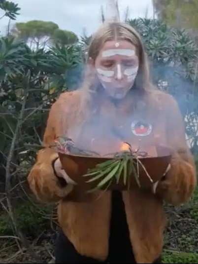 KeenEncounters's tweet photo. JUST IN: 🚨A woman has gone viral after posting videos mocking Indigenous Australians and has reportedly lost her job following the backlash.

The clips sparked widespread criticism online, with many arguing the comments crossed the line. https://t.co/HOzyVYHQF2
