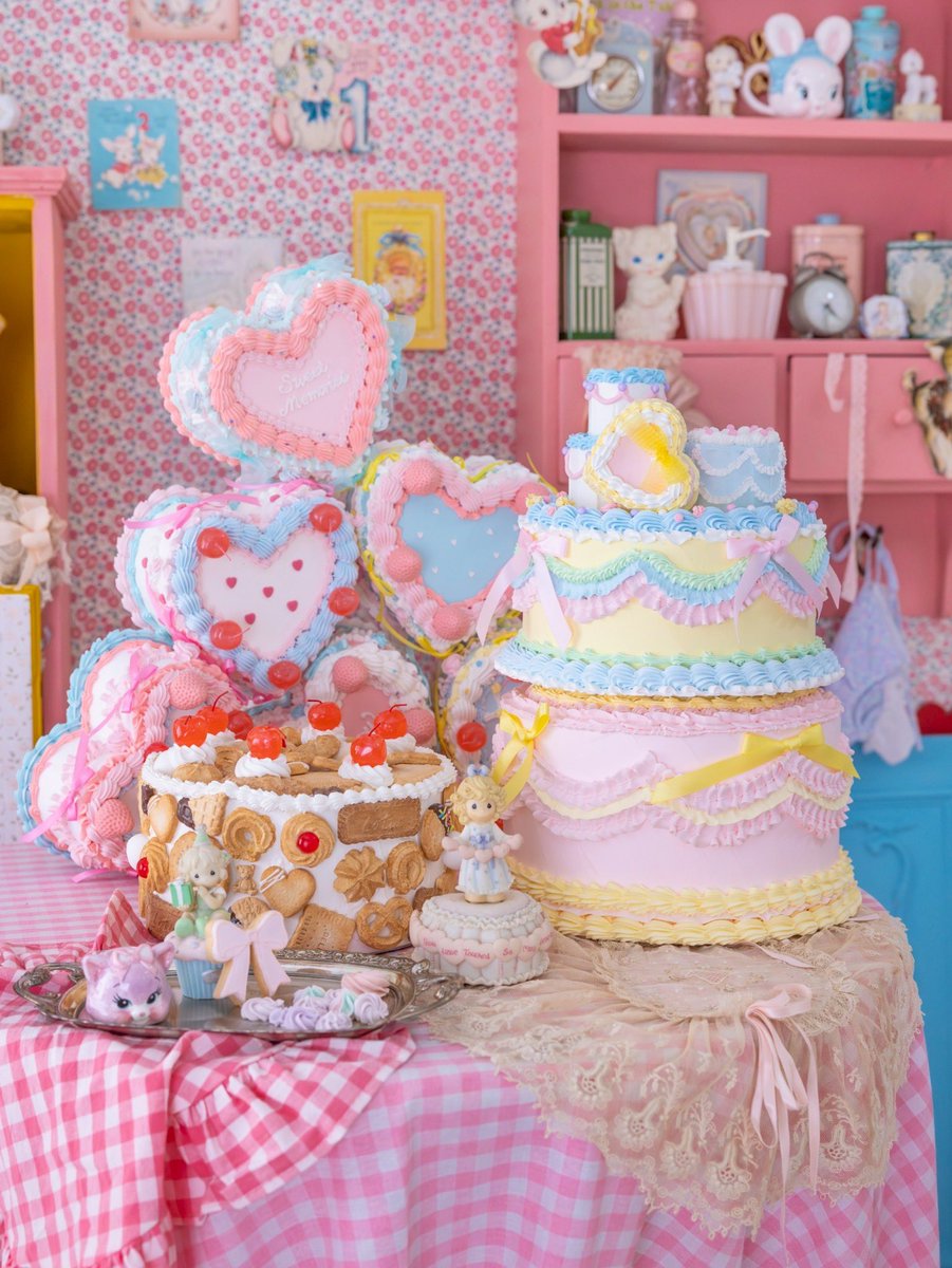 marcle_cake's tweet photo. ディスプレイケーキの展示会まであと2週間！出展する皆様の作品が可愛すぎるのでぜひ実物見に来てほしい♡パート4 https://t.co/Yv9La60dKv