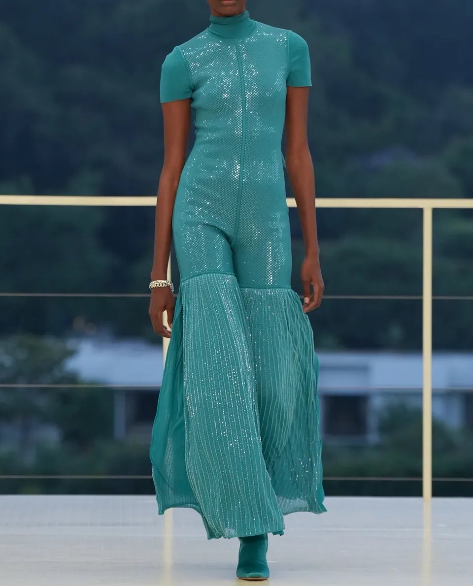 soomienana's tweet photo. Hermès Resort 2027..🩵 https://t.co/zQqEXIV3Xq