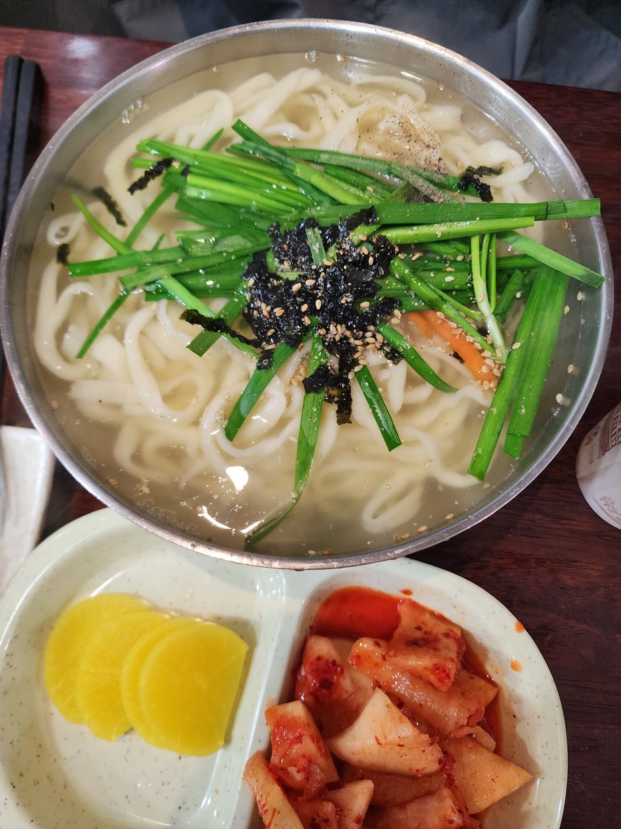 happytim3_'s tweet photo. 애인 공부하는데 깜짝방문 성공~
같이 시장 칼국수 먹었다 https://t.co/CNbl5zwbRF