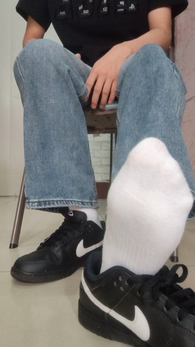 zero00000067282's tweet photo. 新人浅擦 #白袜 #bottom https://t.co/HLVsSSzG8j