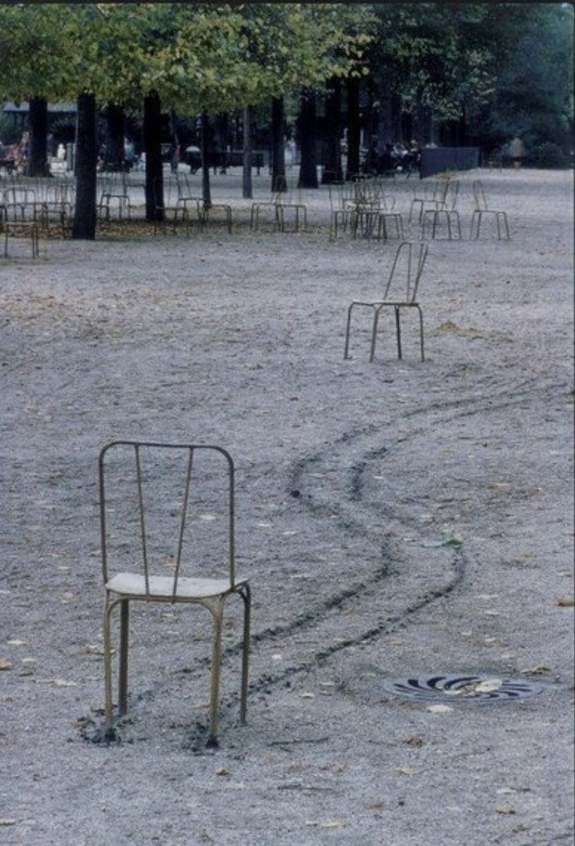 bbu's tweet photo. Elliot Erwitt  Paris, 1952

. https://t.co/ixFs0IOu5S