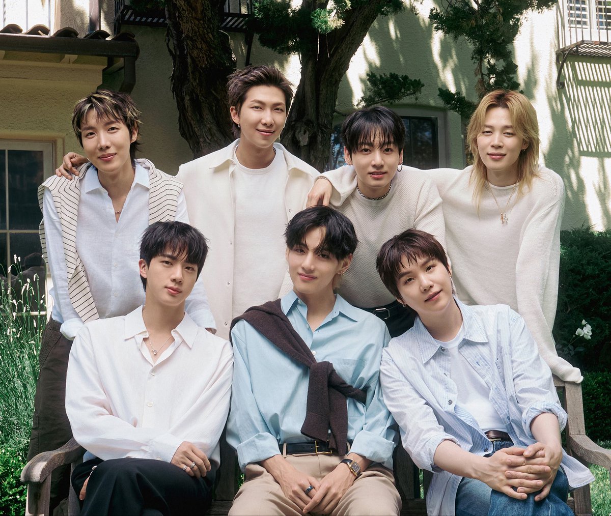 namevianna's tweet photo. (bts) ⁷ .*★• The youth you devoted to this journey became a light and a source of happiness in our own youth as well. https://t.co/8HOBkvkmzh