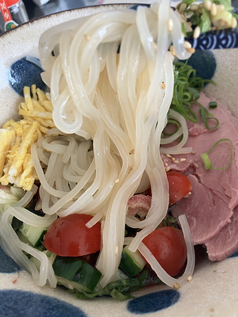 maccha_n's tweet photo. 今日のお昼は即席もりおか冷麺。
味変は島とうがらしで。 https://t.co/jq979ffYfJ