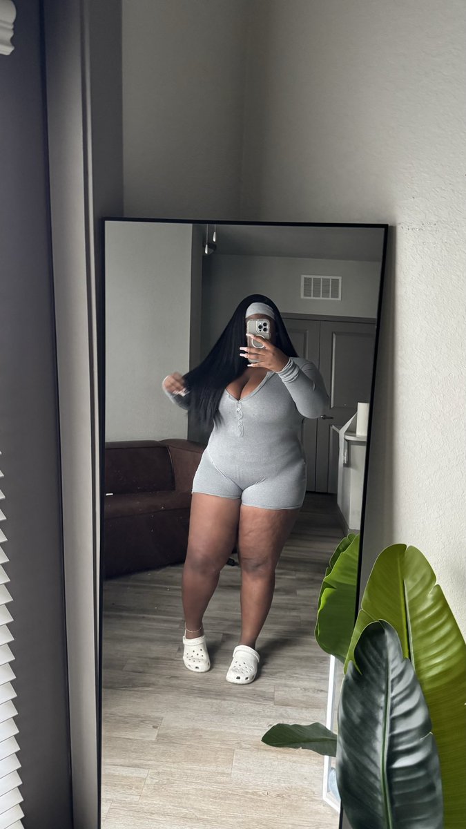 sydneyasare's tweet photo. 😼 https://t.co/ORkVfsFTxg