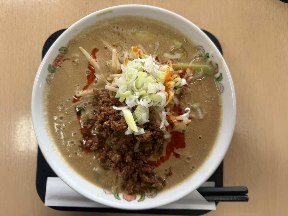 mega_morimori's tweet photo. 餃子の王将で6月限定メニューの「胡麻が決め手の担々麺」をいただきました🍜
胡麻のコクが有ってクリーミーなスープがとても美味しかったです🍜
#餃子の王将
#胡麻が決め手の担々麺 https://t.co/oYWEmiJb75