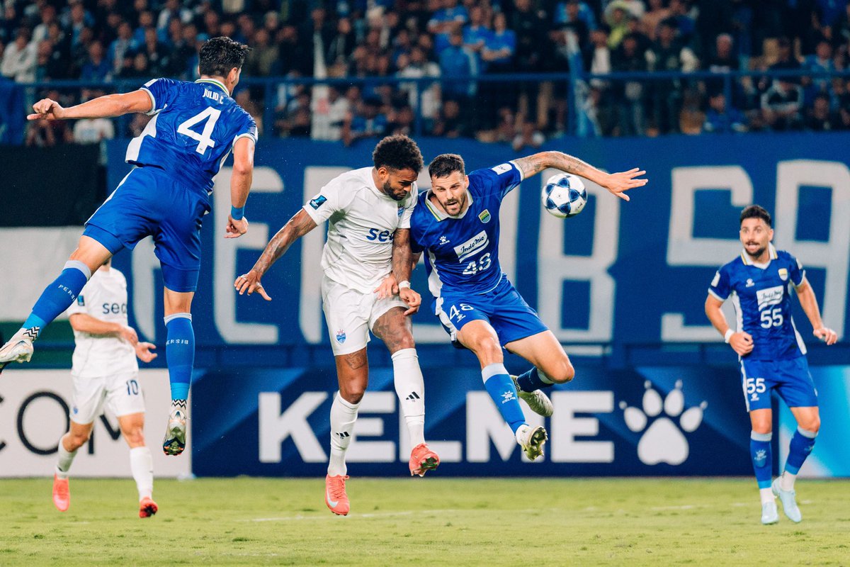 OghieGigs's tweet photo. Buat pendukung Persib, bosen ga sih kalian ketemu Port lagi ketemu LCS lagi? 🤣 https://t.co/SYnuNnfpcy