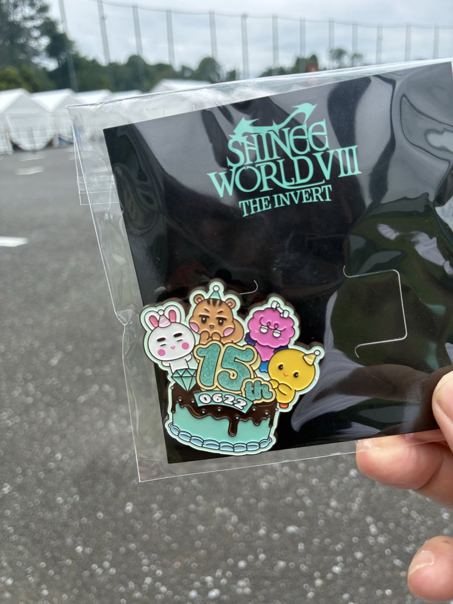 takaqb's tweet photo. SHINee ガチャガチャ交換

譲>>画像1 ピンバッジ

求>> ランダムトイのアクスタ🙇‍♀️

現在、会場におります。

#SHINee  #SHINeeグッズ交換
#2026_SHINeeWORLD_VIII_THE_INVERT https://t.co/l6l0lacS2n