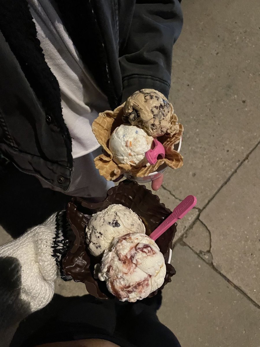 corruptedstr's tweet photo. ⠀⠀⠀⠀⠀⠀ ⠀⠀⠀ 

⌗ dragged him out into the rain to get ice cream with me. (*ᴗ͈ˬᴗ͈) https://t.co/0y14QG58B3