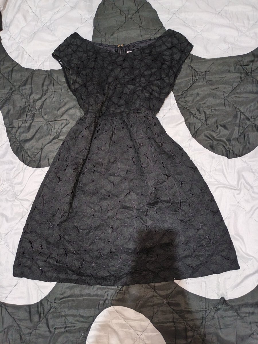 illykhaf's tweet photo. wts preloved dress brukat https://t.co/RyaPCiyIf0