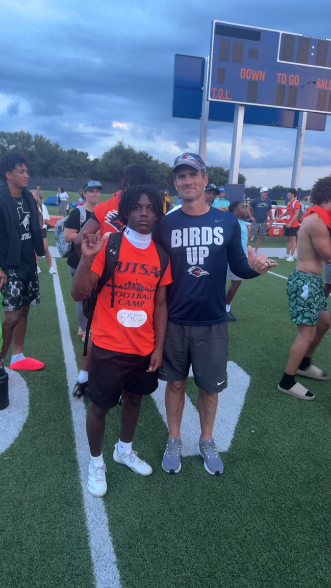 11kdrae's tweet photo. I had a great day at @UTSAFTBL Camp.  I learned from the UTSA definsive coaching staff looking forward to being back on campus💙🧡🤙🏾 #Gorunners 

@CoachJessLoepp @nicholasDgraham 
@utsafbrecruit 
@CoachTraylor https://t.co/cnF4XhJQCK