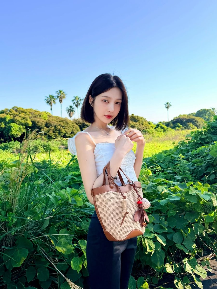itgjoy's tweet photo. idk about yall but I’m living for the summer joy bob she looks so gorg https://t.co/l5u2yeZI0j