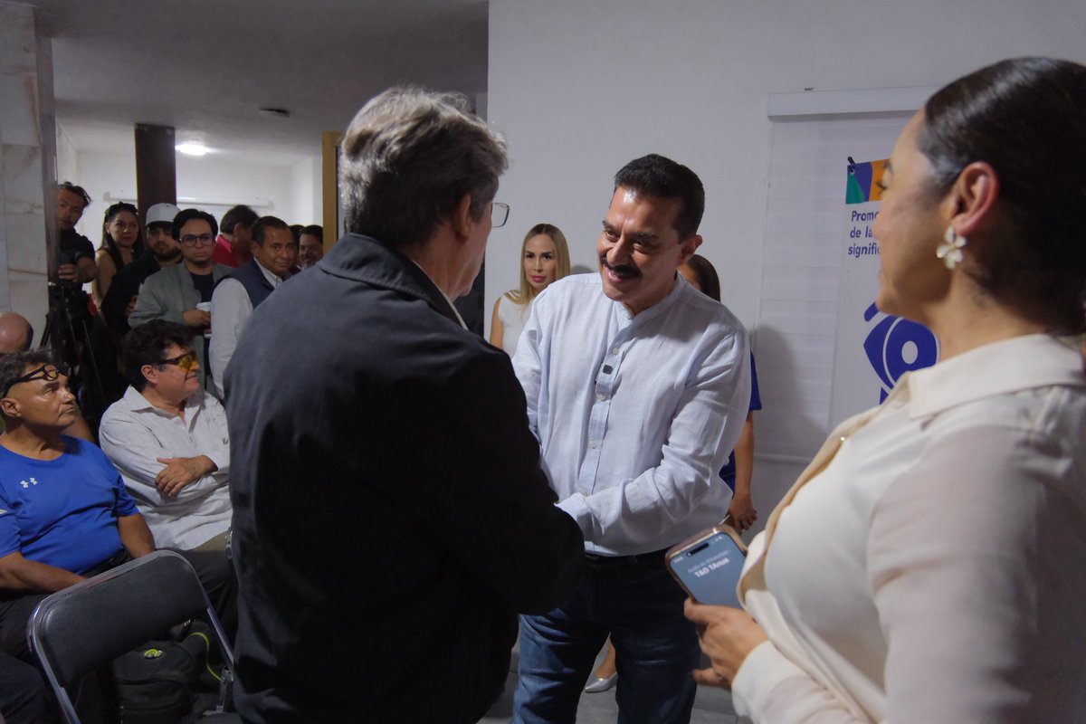 DrCarlosLomeli's tweet photo. Hoy compartimos un gran encuentro con integrantes del Grupo Democrático Xalisco, donde dialogamos sobre los retos que enfrenta Jalisco y el papel que debemos asumir para seguir impulsando un estado más justo, participativo y con bienestar para todas y todos.

Las grandes transformaciones nacen de la organización, la conciencia y la participación de la gente. Gracias por la invitación y por mantener vivos estos espacios de diálogo que fortalecen el movimiento y la esperanza de un mejor futuro para nuestro estado.