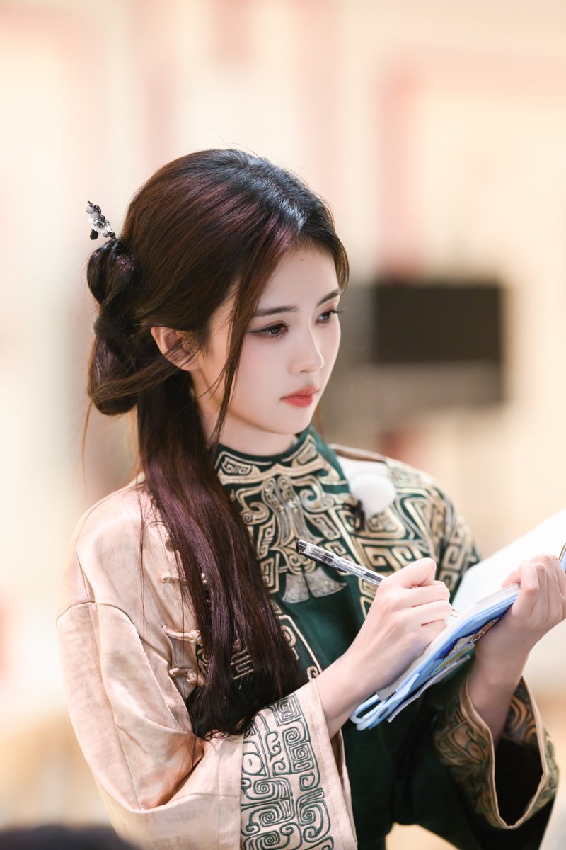 dablcpnk2's tweet photo. 260605 - BaiLu's information station Weibo 

Station shares pics of #BaiLu from Keep Running season 14 episode 7 airing tonight at 7:30pm

1/3 https://t.co/eNXUeImHde