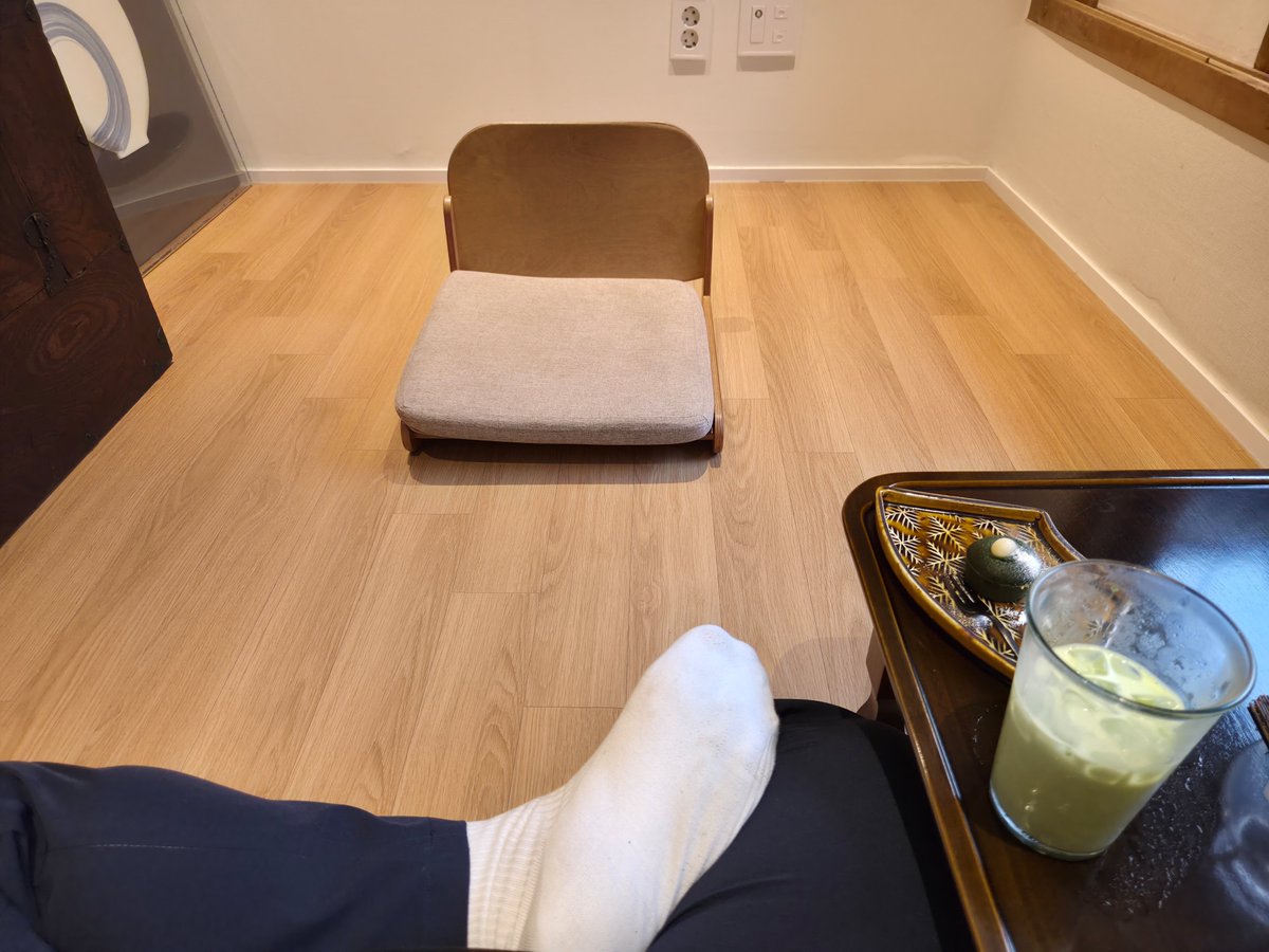 dfdvds32's tweet photo. Don't you think white socks on men can look just as sharp and classic as a crisp white dress shirt?😀 https://t.co/LYQsly3FQh