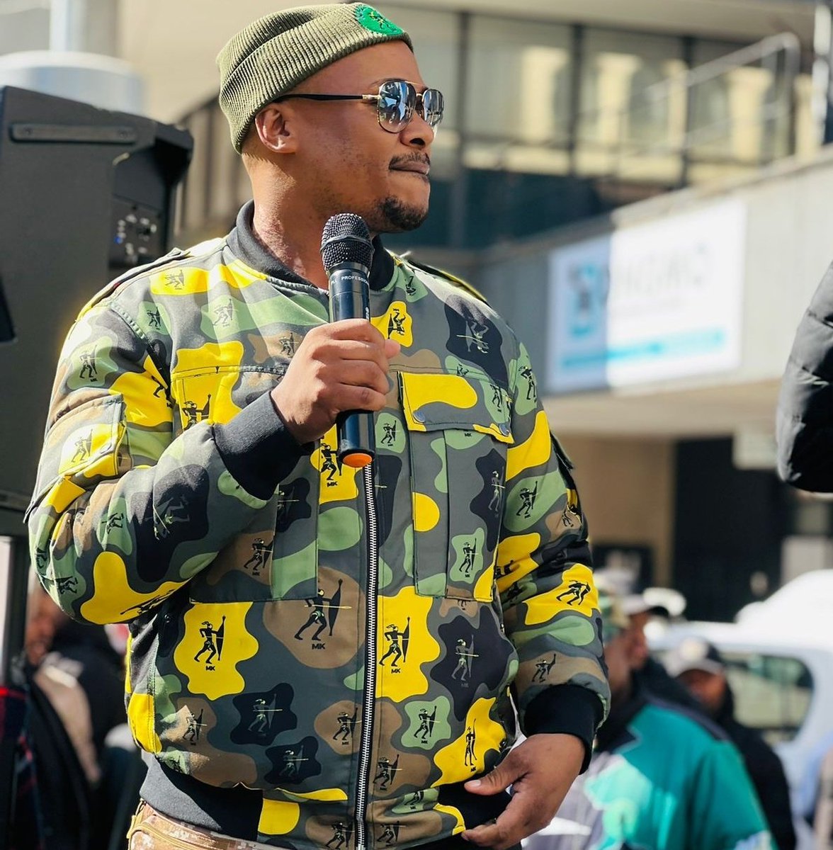 Nhleiks5's tweet photo. Rest in peace, Cde Edward Mzikayise Ntshingila,gone too soon🖤💚🖤💚🖤💚🖤💚🖤💚🖤💚 https://t.co/aAuFtB2LYj