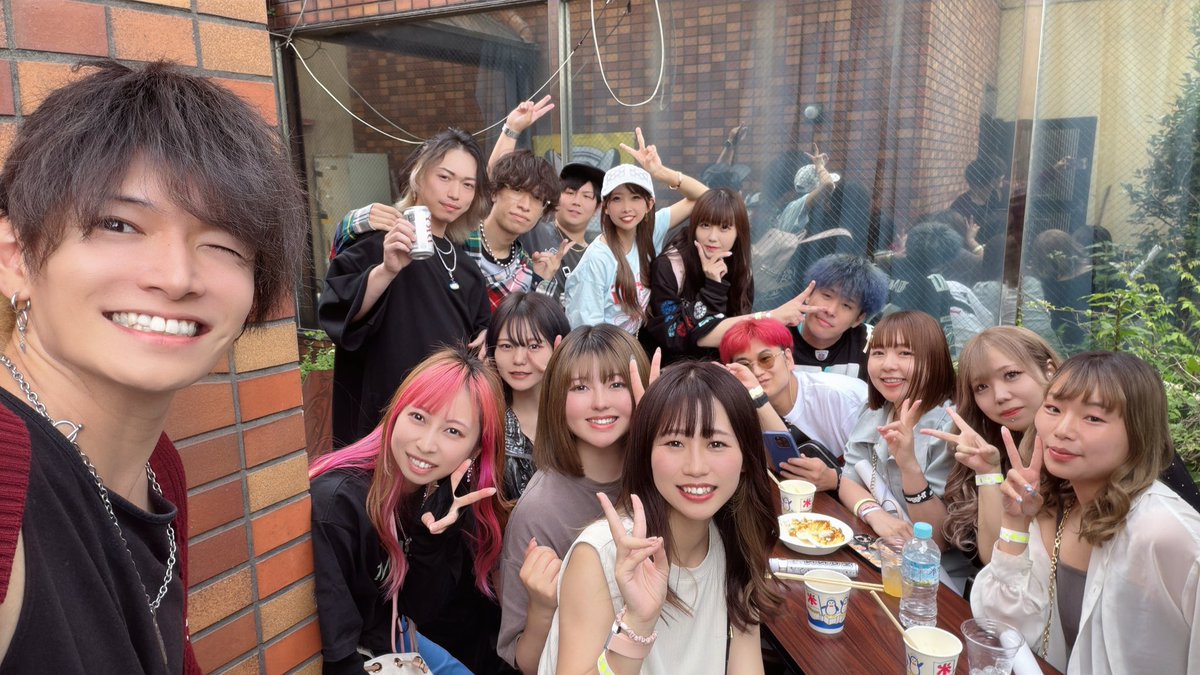 kazudayo_17's tweet photo. #セブトリ 
フロア、ステージ関係なくどこの場面切り取っても
みんなの笑顔で溢れてて
写真や動画を見返す度に涙腺が緩む…
本当に7th Trigger vol.2をB-FLATで開催して良かった！！ https://t.co/G6BH9lR5iY