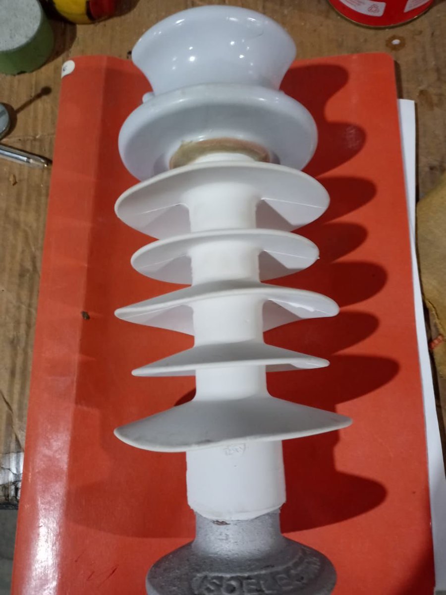finanfactory's tweet photo. Insulator pin top híbrid 15/25jv https://t.co/2ubLXuWJup