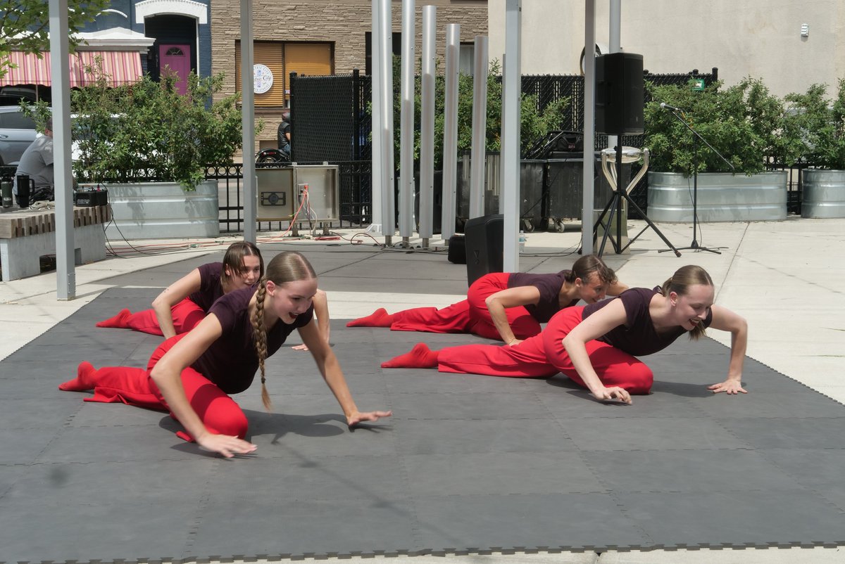 3garcons's tweet photo. Ellen Sinopoli Dance Company Closed out Jazz on Jay  early June on the matt. https://t.co/rGZM1pN8Pp